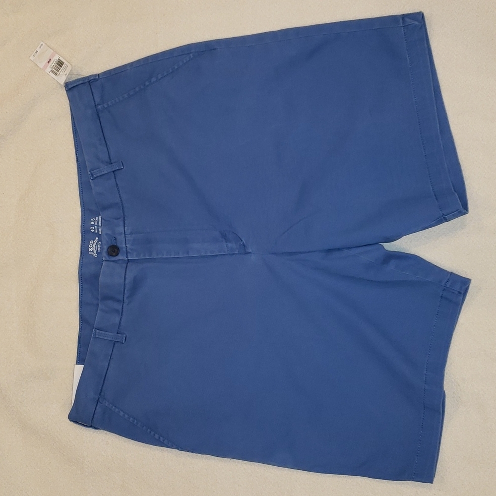 Izod men's blue  flat front Size 40 waist with 9.5 inseam short